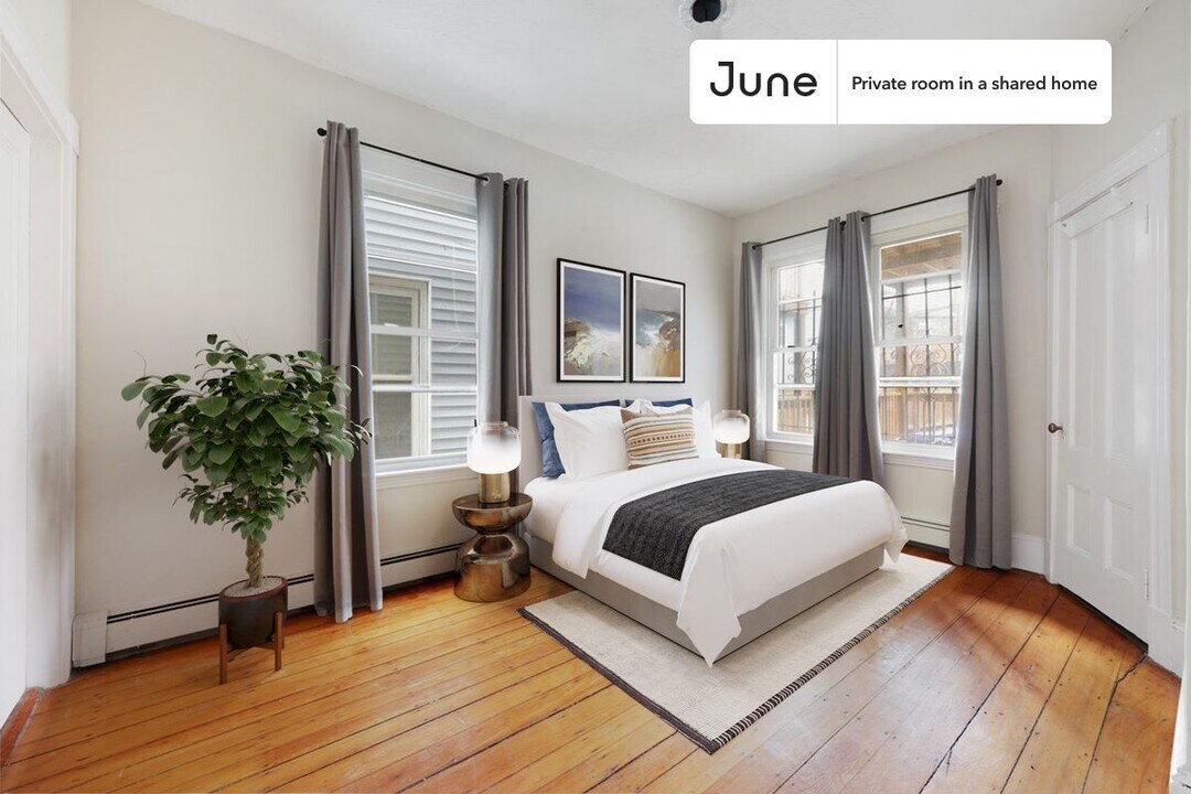 Private bedroom in 4 bed/1 bath Home in Boston, MA - Building Photo