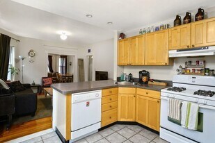 12 Cutter Ave, Unit 4 Apartamentos