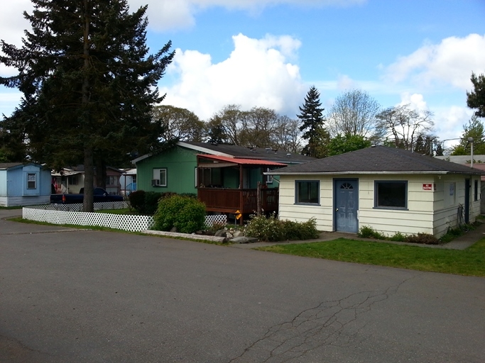 Laurel Lane Mobile Home Park in Tacoma, WA - Building Photo