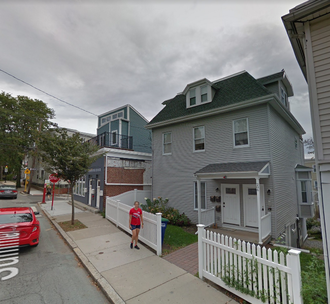 206 Summer St, Unit 3 in Somerville, MA - Foto de edificio - Building Photo