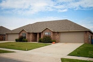 1002 SW Quartz Rd in Bentonville, AR - Building Photo