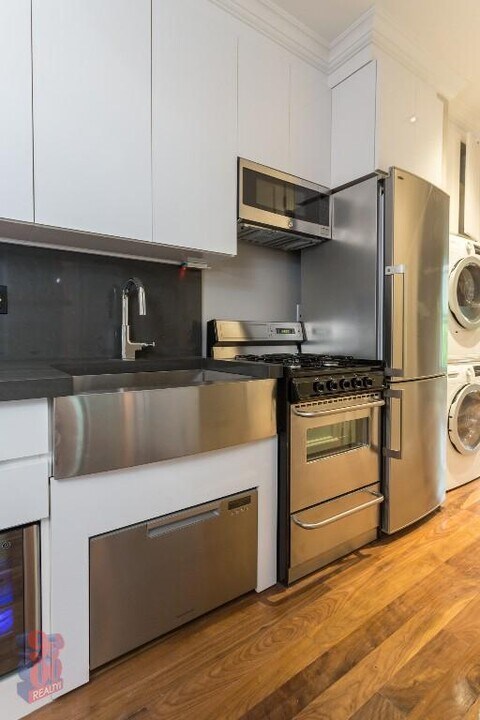 229 1st Ave in New York, NY - Building Photo
