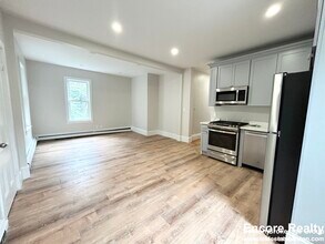 102 Buttonwood St in Boston, MA - Foto de edificio - Building Photo