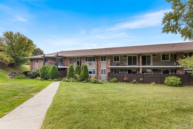 1513 Old Country Rd in Elmsford, NY - Building Photo - Building Photo