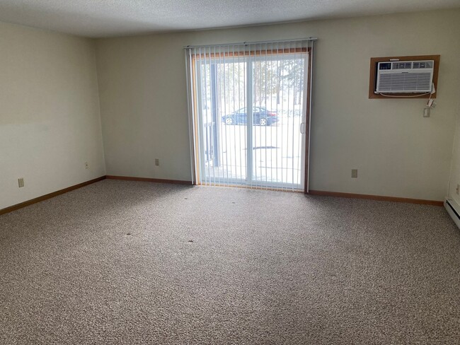 920 21st St NW in Bemidji, MN - Foto de edificio - Building Photo