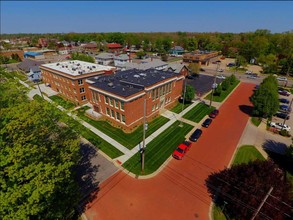 Lincoln House in Owosso, MI - Foto de edificio - Building Photo