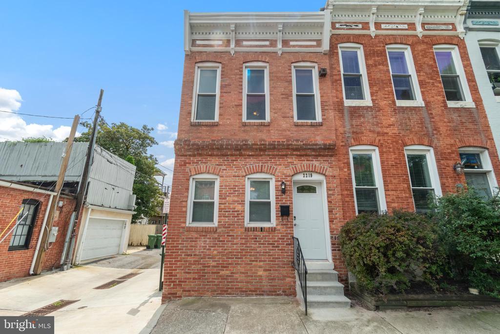 2219 E Fairmount Ave in Baltimore, MD - Building Photo