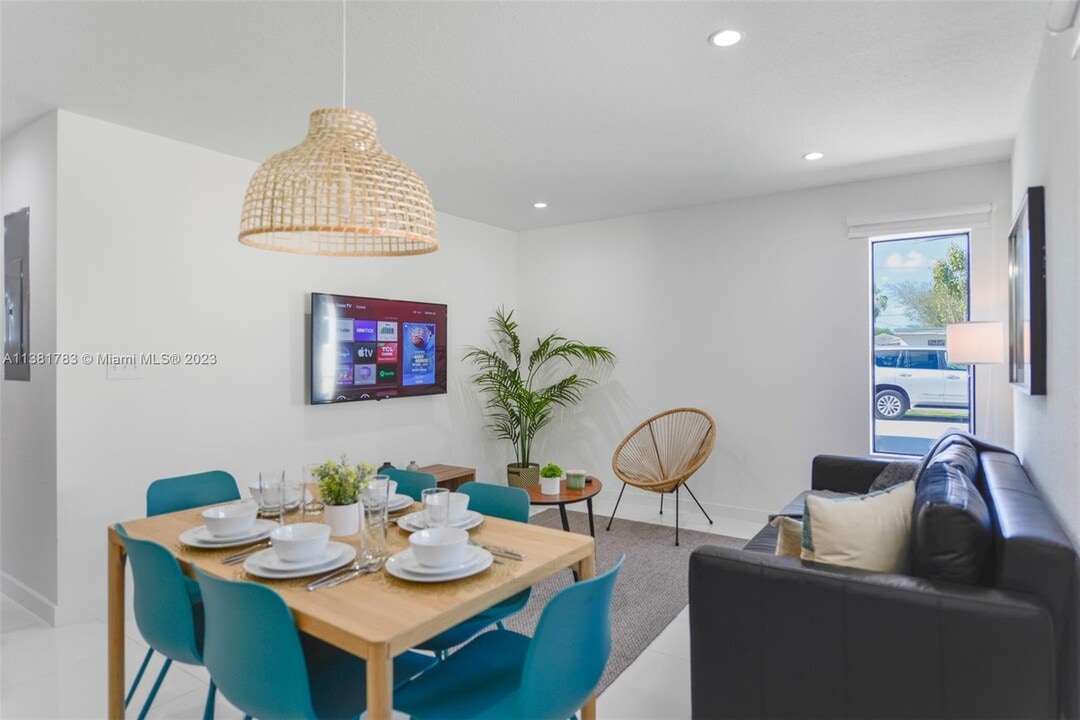 2110 NW 66th St-Unit -2 in Miami, FL - Building Photo