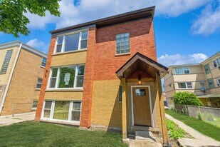 7026 W Diversey Ave, Unit 2 in Chicago, IL - Building Photo