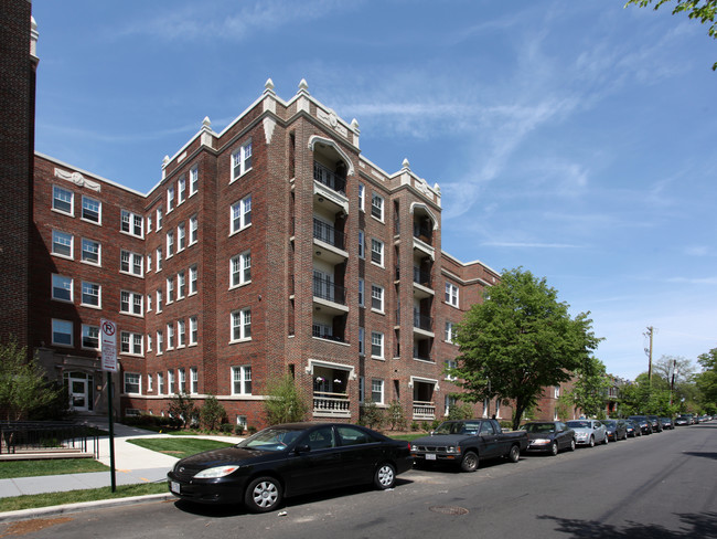 Dahlgreen Courts in Washington, DC - Building Photo - Building Photo