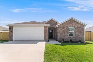 540 Arizona St in Farmington, AR - Building Photo