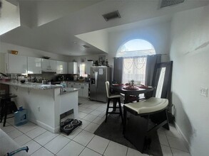 35 SW 7th St in Hallandale Beach, FL - Building Photo - Building Photo