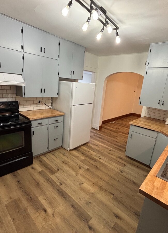 property at 309 E Chestnut St