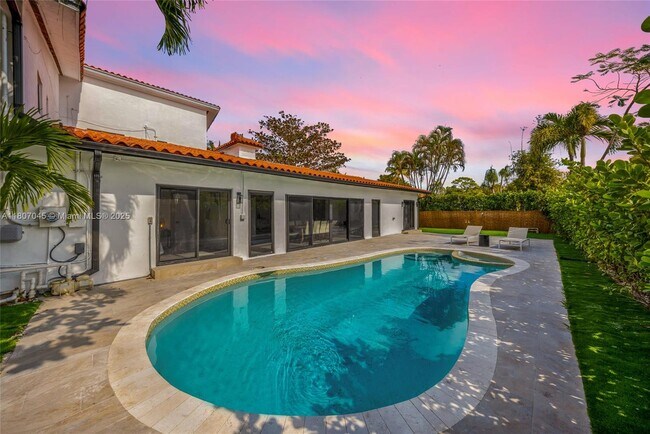 210 NE 107th St in Miami Shores, FL - Building Photo - Building Photo