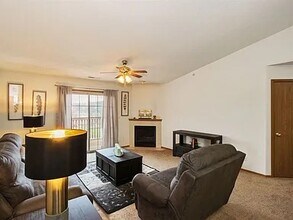 627 Kimberlite St in Tiffin, IA - Building Photo - Building Photo