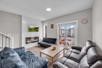 95 Skyview Cl in Calgary, AB - Building Photo - Building Photo