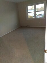 16 Southwind Ln in Milford, CT - Building Photo - Building Photo