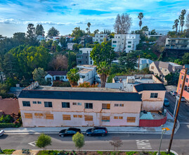 3348 Descanso Dr in Los Angeles, CA - Building Photo - Building Photo