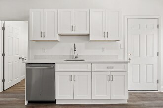 5 Siegel St, Unit 5-3 in Bristol, RI - Building Photo - Building Photo