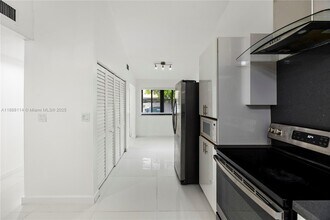 565 NE 199th Terrace in North Miami Beach, FL - Building Photo - Building Photo