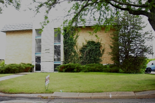 2439 Holmes St in Rockford, IL - Foto de edificio