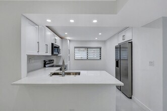 15378 Lakes of Delray Blvd in Delray Beach, FL - Building Photo - Building Photo