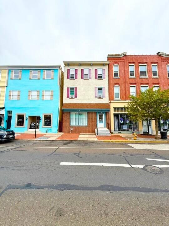 205 Mill St, Unit 2 in Bristol, PA - Foto de edificio
