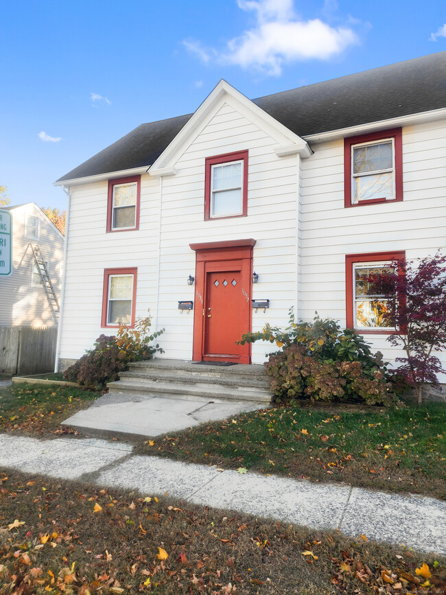 1057 Hillside Ave-Unit -UNIT 1 in Stratford, CT - Foto de edificio - Building Photo