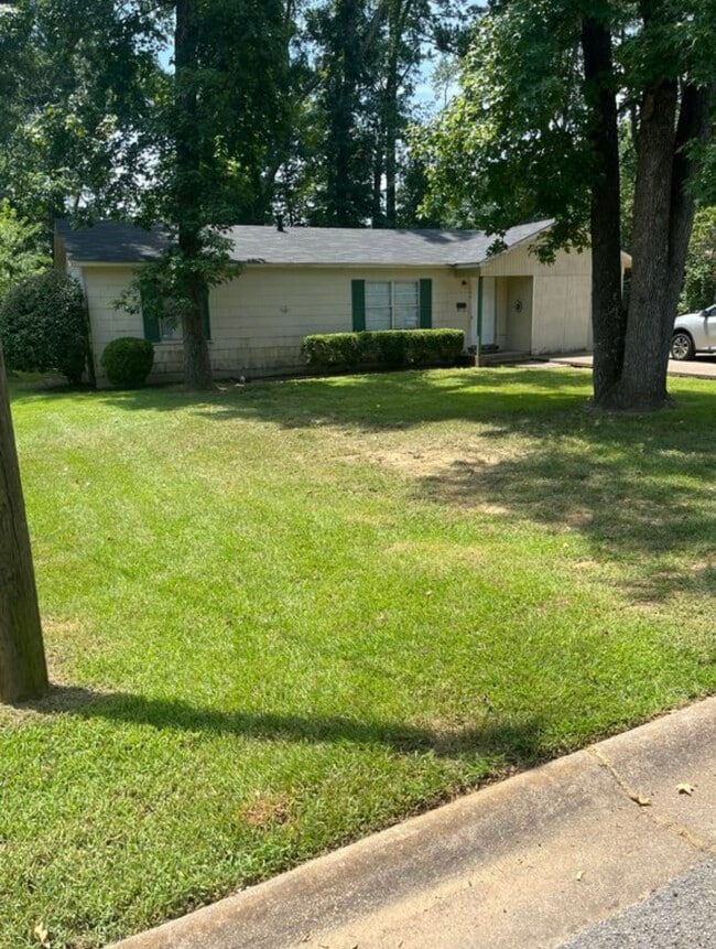property at 1504 E Lantrip St