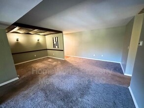 9633 White Acre Rd in Columbia, MD - Foto de edificio - Building Photo