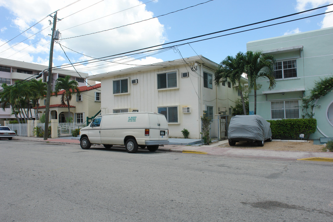 7810 Abbott Ave in Miami Beach, FL - Building Photo