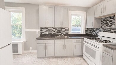 37 Blum St, Unit APT 1 in Newark, NJ - Building Photo - Building Photo