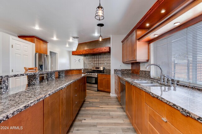 2348 N 28th Pl in Phoenix, AZ - Building Photo - Building Photo