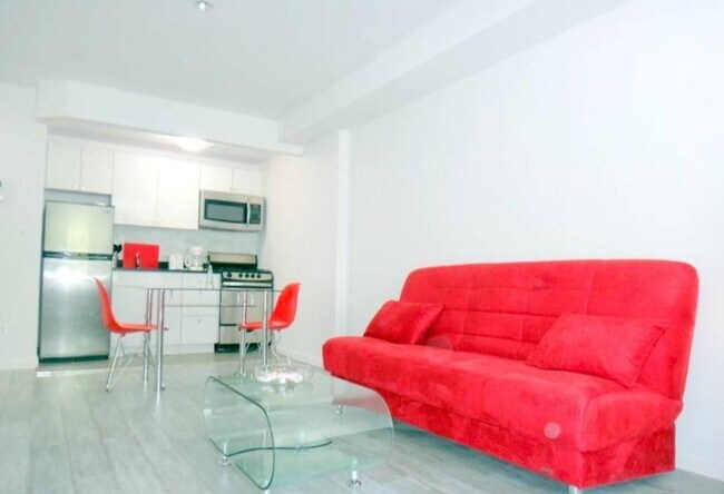 521 W 48th St