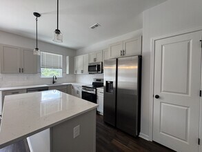 211 Surrey Oak Ln in Charlotte, NC - Building Photo - Building Photo