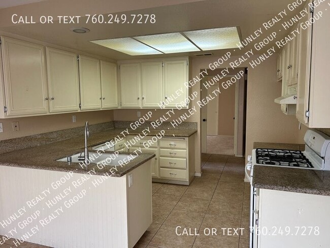 13560 La Villa Dr in Victorville, CA - Building Photo - Building Photo