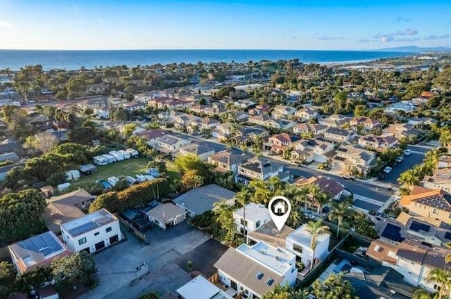250 Hillcrest Dr in Encinitas, CA - Building Photo - Building Photo