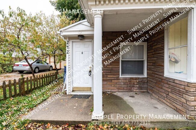 242 Page St NE in Grand Rapids, MI - Building Photo - Building Photo