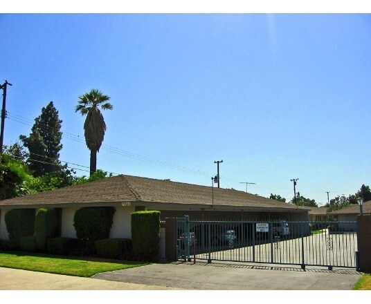 12721 Buaro St in Garden Grove, CA - Foto de edificio