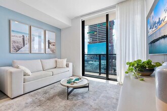 398 NE 5th St in Miami, FL - Foto de edificio - Building Photo