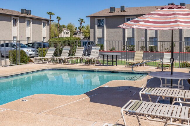 Cactus Trail in Phoenix, AZ - Building Photo - Building Photo