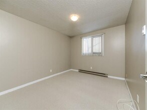 1000 Markham Rd in Winnipeg, MB - Building Photo - Building Photo