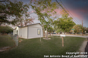 295 E Commerce St in New Braunfels, TX - Building Photo - Building Photo