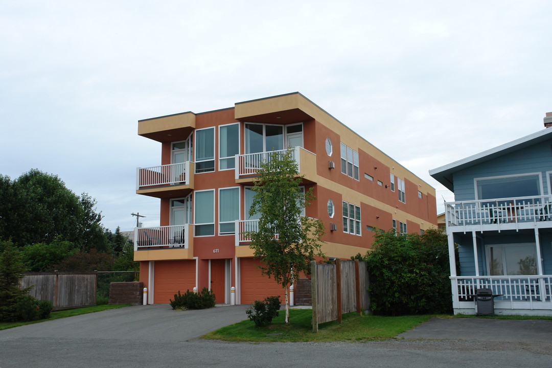 611 O Pl in Anchorage, AK - Building Photo