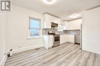 39 Westhead Rd in Toronto, ON - Building Photo - Building Photo