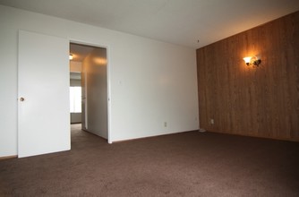 West Wind Apartments in Fairfield, CA - Building Photo - Interior Photo