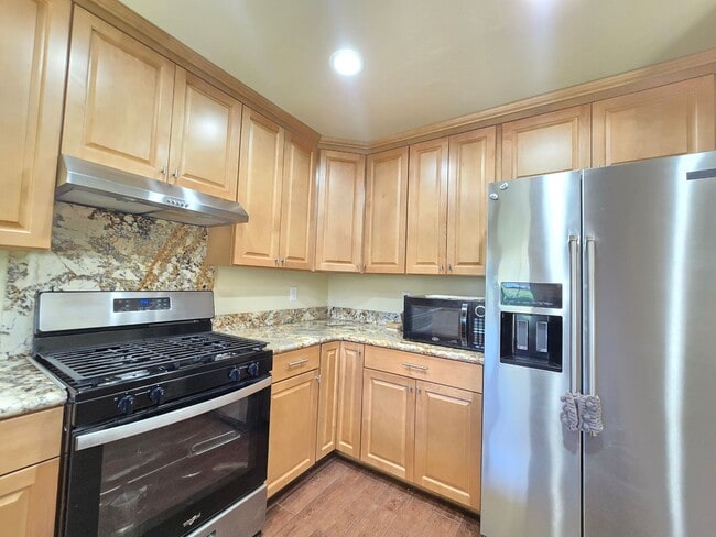 21140 Woodford-Tehachapi Rd in Tehachapi, CA - Building Photo - Building Photo