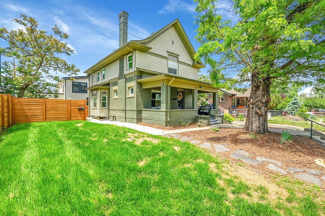 2143 S Acoma St in Denver, CO - Building Photo