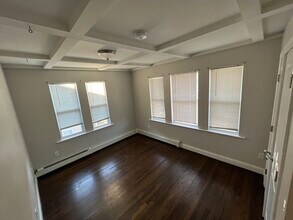 70 Safford St in Quincy, MA - Foto de edificio - Building Photo