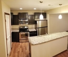 8601 Westown Pky, Unit 11105 in West Des Moines, IA - Building Photo - Building Photo